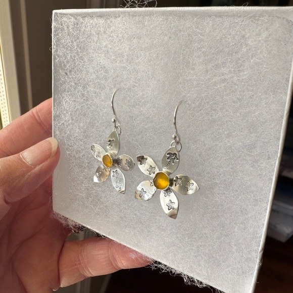 Handmade Flower sterling silver earrings - Picture 7 of 8